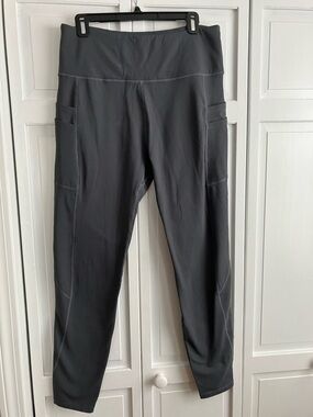 Baleaf Dark Gray High-Waist Leggings with Side Pockets and Zippered Back Pocket